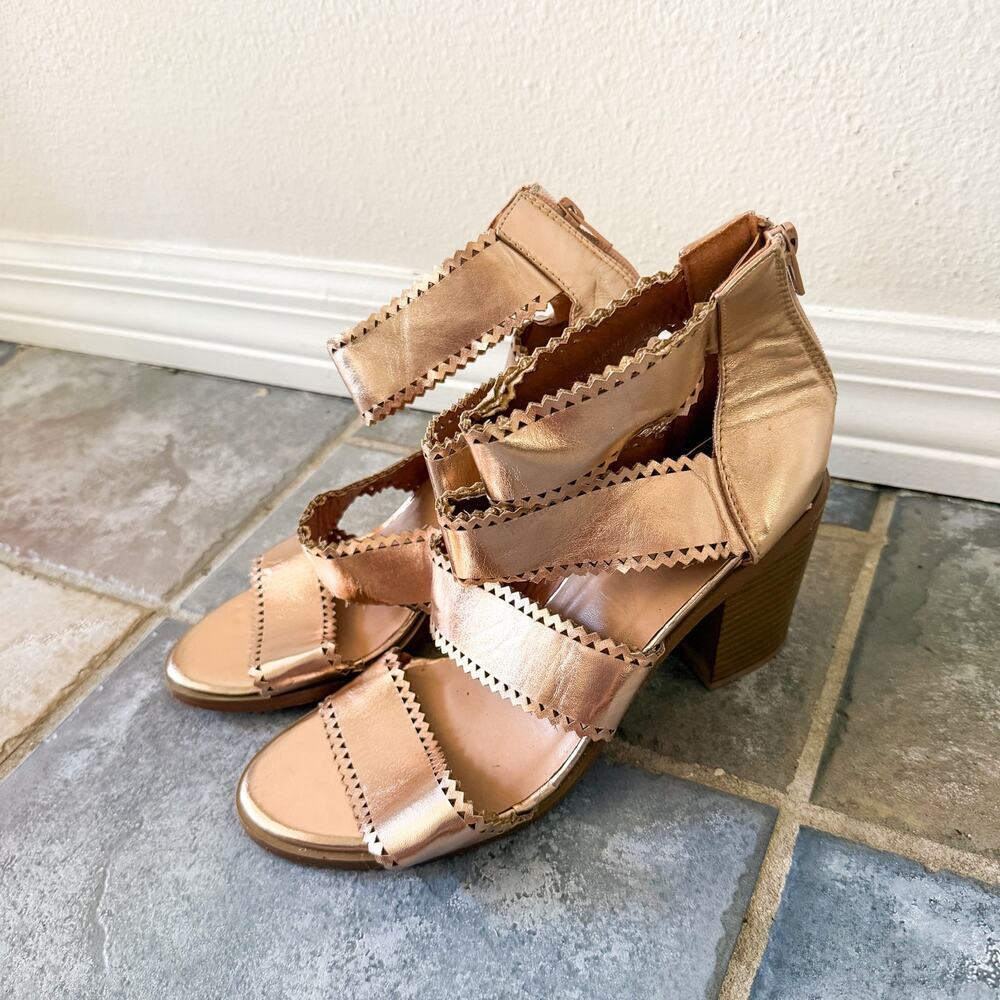 Yoki Rose Gold Metallic Strappy Block Heel Sandals Women’s Size 9